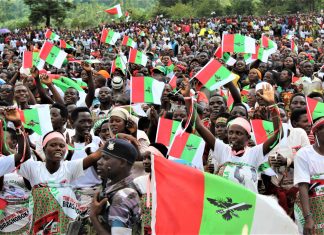 Les Bagumyabanga et sympatisans du CNDDFDD étaient en meeting au stade Buhumuza de la province Cankuzo
